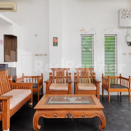 Reddoorz At Wisma Nabila Syariah Near Masjid Raya Baiturrahman Банда-Ачех Экстерьер фото