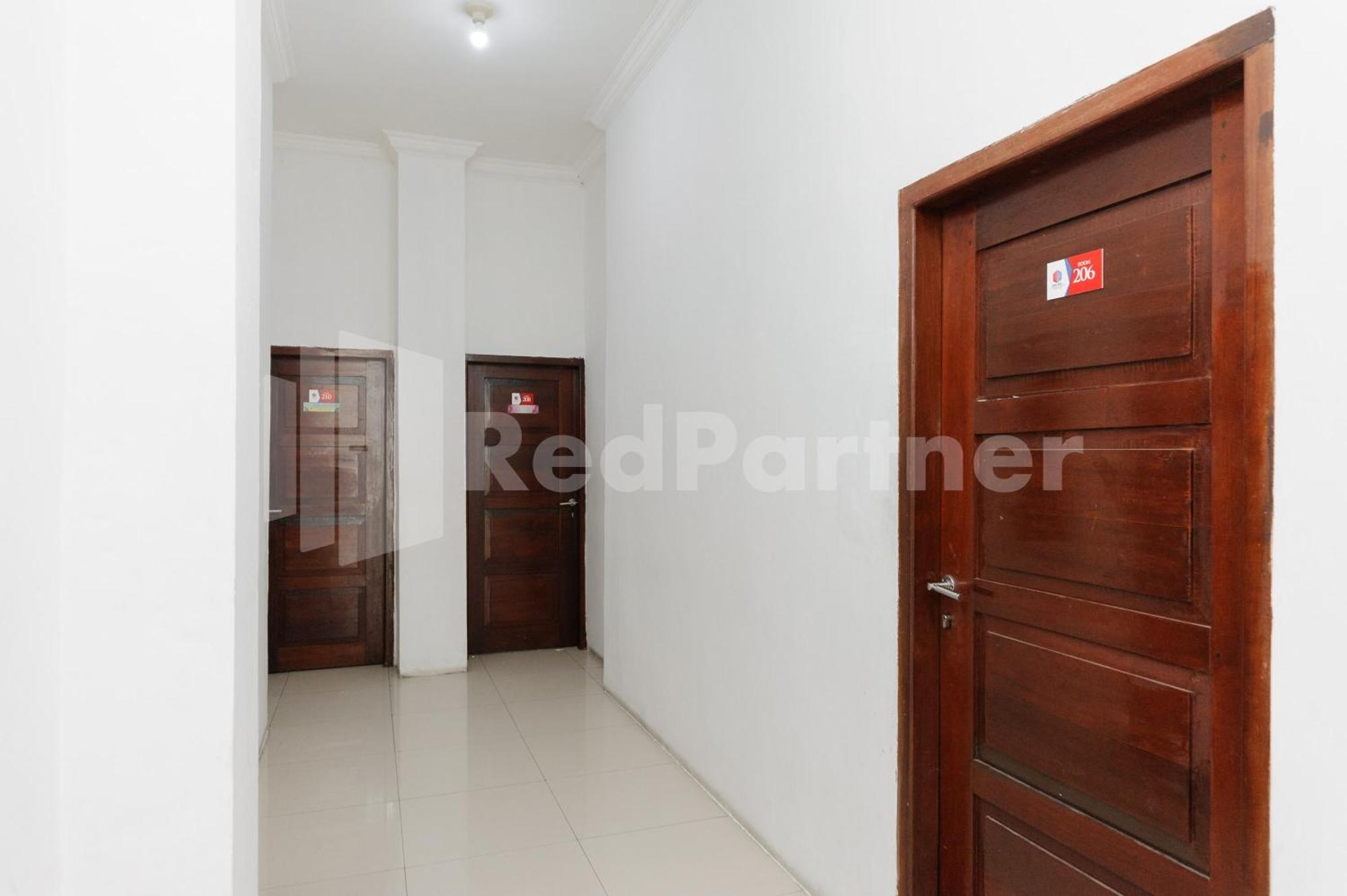 Reddoorz At Wisma Nabila Syariah Near Masjid Raya Baiturrahman Банда-Ачех Экстерьер фото