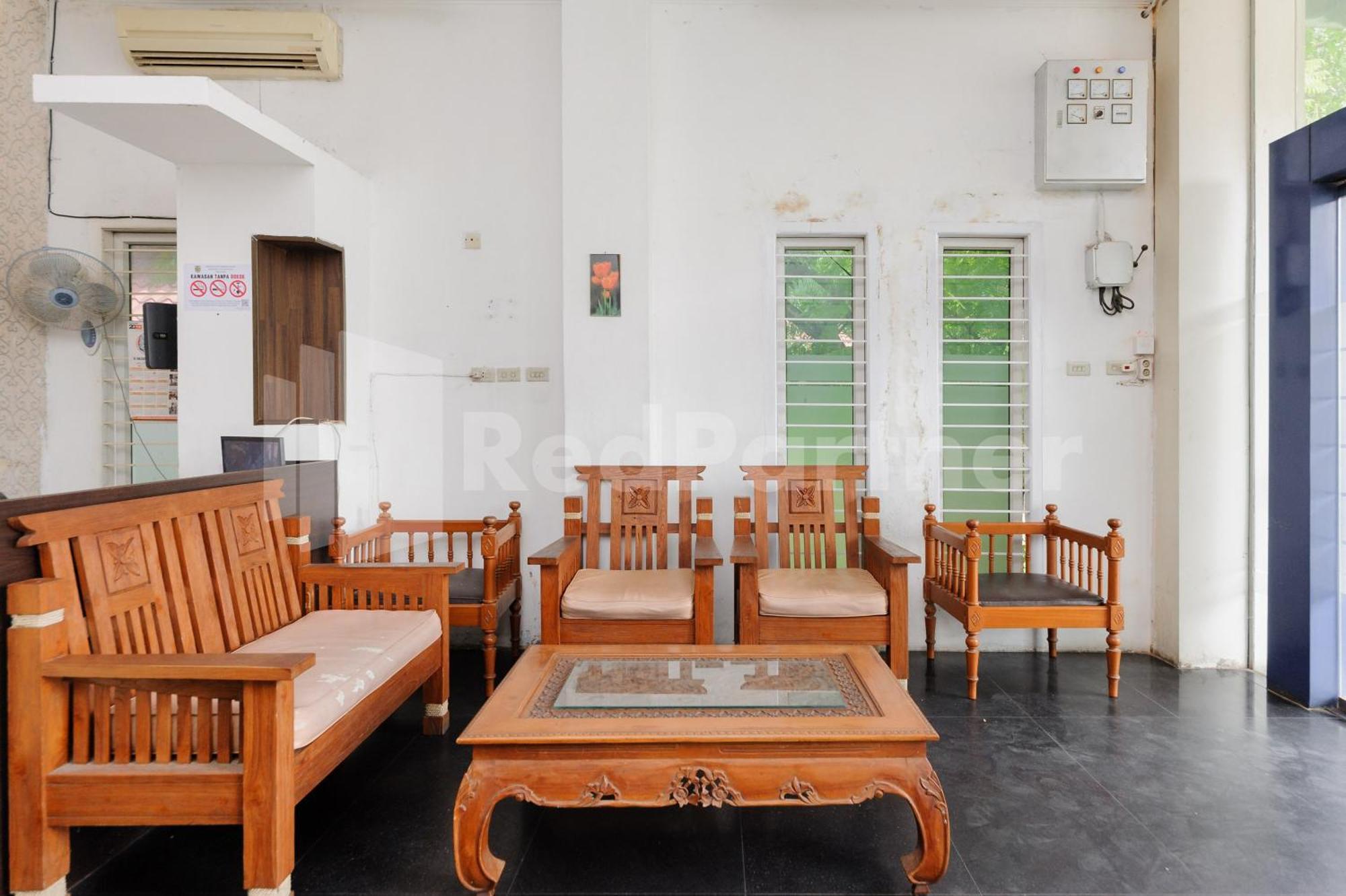 Reddoorz At Wisma Nabila Syariah Near Masjid Raya Baiturrahman Банда-Ачех Экстерьер фото