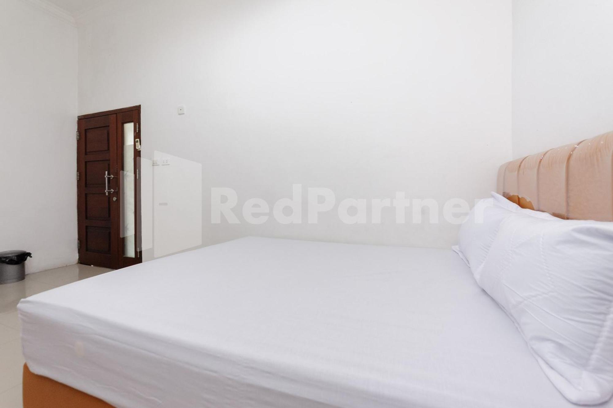 Reddoorz At Wisma Nabila Syariah Near Masjid Raya Baiturrahman Банда-Ачех Экстерьер фото